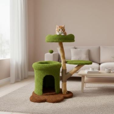 Imagem de Condomínio moderno para gatos em ambientes internos com poleiros verdes de pelúcia, caverna esconderijo, poste para arranhar, bola pendurada, postes de madeira natural, verde com base marrom
