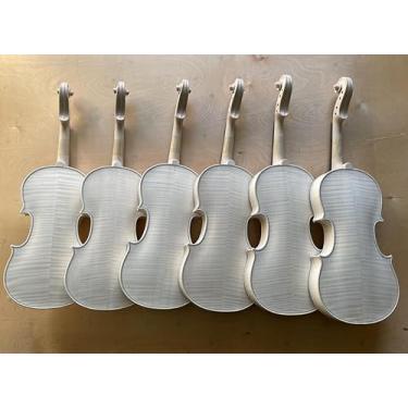 Imagem de ModouString 1 peça de violino inacabado 4/4 madeira europeia com topo de abeto sólido e traseira de bordo flamejado | Projeto feito à mão para luthiers e músicos