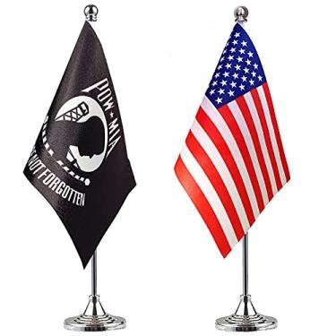 Imagem de ZXvZYT Pacote com 2 bandeiras americanas POW MIA EUA POW MIA, bandeiras de mesa, pequenas mini bandeiras de mesa militares dos Estados Unidos com base de suporte, para eventos de festa do exército, decorações de celebração