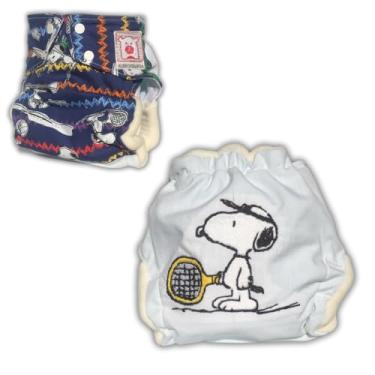 Imagem de Fralda de Pano Ecológica AURORINHA SUSTENTÁVEL Pocket Coleção Snoopy 100% Algodão Tamanho Único 4kg/18kg (Bordado Snoopy Tenista)
