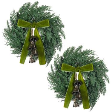 Imagem de Chuangdi 2 peças de guirlanda de Natal Norfolk com sinos de vaca cipreste e laço de fita de veludo, guirlanda de inverno de 30 cm, guirlanda rústica de pinheiro para Natal, mesa de casa, parede