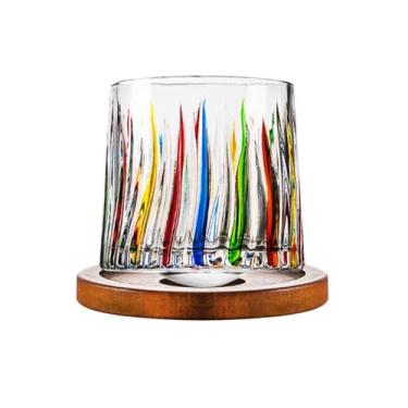 Imagem de zaoalife Copos de uísque de cristal com porta-copos de madeira, copos de vidro antiquados com padrões de tiras, copo de bourbon rotativo