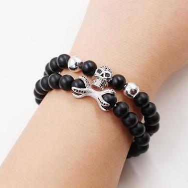 Imagem de Conjunto de pulseira dupla masculina - pingente de caveira e detalhe de osso cruzado, pulseiras elásticas de ágata preta fosca de 8 mm pedra natural para pai, avô, irmãos, Halloween, Natal