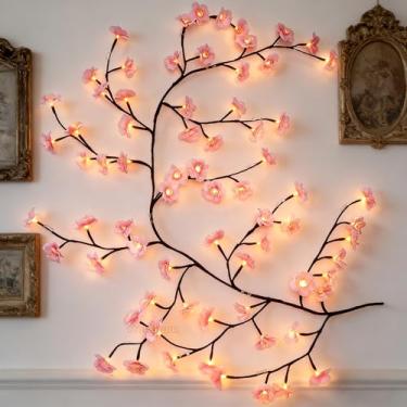 Imagem de Holitown Cordão de luzes LED de flor de cerejeira rosa, plug-in USB, 1,5 m, 72 luzes de ramo de árvore de LED para parede, quarto, decoração de casa