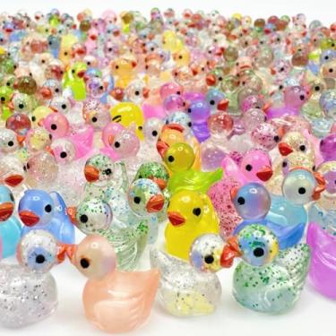 Imagem de 100 peças de mini patos de resina, mini patos com glitter colorido pequeno plástico miniatura figuras de patos para jardim de fadas decoração de verão decoração de festa jogo oculto (50 peças de