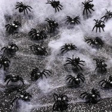 Imagem de 100 peças de enfeite de plástico mini morcegos e aranhas falsas, insetos assustadores decorativos para uso interno e externo de Halloween