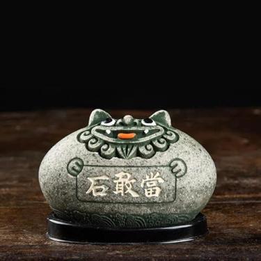 Imagem de Qyuena Chinese Okinawa Shisa Lion Feng Shui Figurine, Dumpy Style Foo Dog Statue with Base, Wealth Prosperity Good Luck Charm for Home Decor and Housewarming Gift (Grey, Large(6cm Tall))