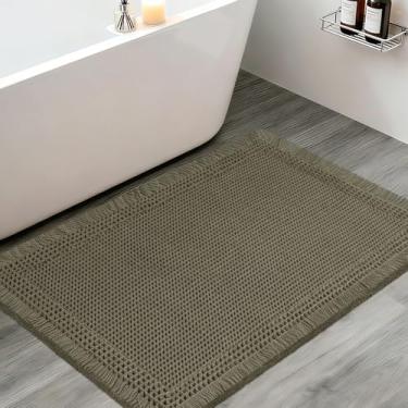 Imagem de Tapete de banheiro de waffle atualizado, 91 cm x 61 cm com borda verde acinzentada, tapetes de banheiro super absorventes antiderrapantes de secagem rápida com borlas, tapetes de banho boho ultra
