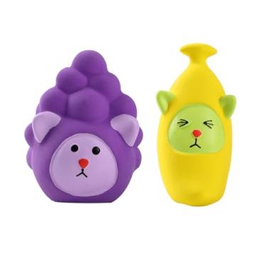 Imagem de SICOPEE Brinquedos fofos para cães que rangem, pacote com 2 brinquedos de borracha em forma de fruta para mastigar brinquedos interativos (banana e uva)