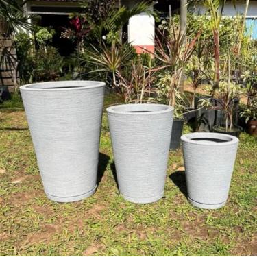 Imagem de Conjunto de Vasos Redondos Escovados para Plantas, Polietileno, Branco e Marrom, Kit 3 Peças com Pratos Coletores, Estilo Coluna (cinza)