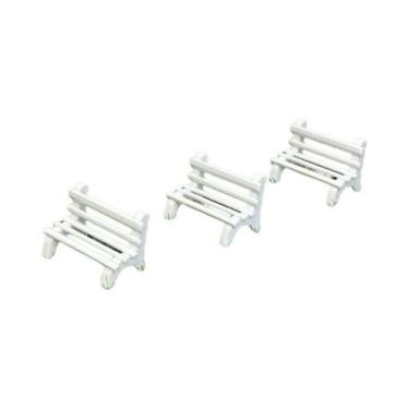 Imagem de Banco De Parque Branco Em Miniatura, Cercas De Madeira Para Paisagens,