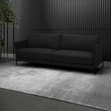 Imagem de Sofá Decorativo Karine 4 Lugares Sala de estar 270cm Pés em Aço Couro Preto G88 - Gran Belo