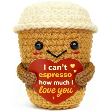 Imagem de Krinisou Presente de café "I Love You" para ele ou ela – Linda pelúcia de crochê feita à mão, presente romântico para namorada, namorado, esposa, marido, aniversário, aniversário, dia dos namorados