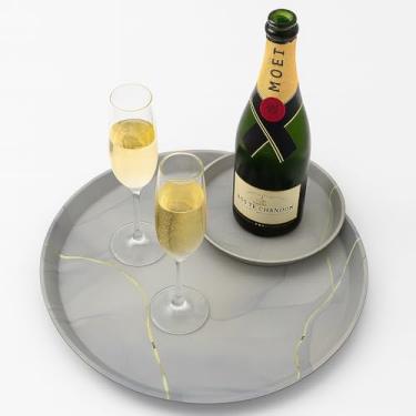 Imagem de Kit com 2 Bandejas Redondas Antiderrapantes – 40 cm e 28 cm, Plástico Estampado e Superfície Segura