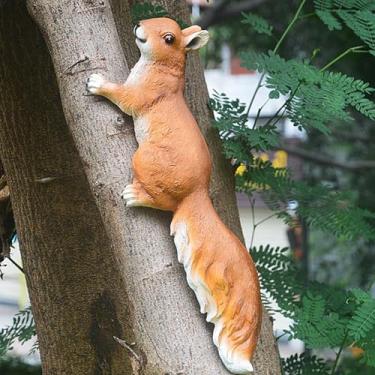 Imagem de MIRIAM SONG Estátua de esquilo escalador - Estatueta de esquilo de resina vívida para árvore, ornamento de escultura de animal ao ar livre, decoração ideal para jardim e pátio