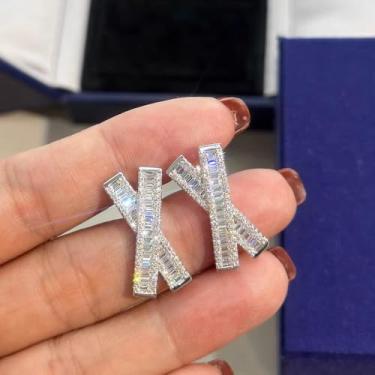 Imagem de Brincos modernos de zircônia cúbica em forma de cruz moderna para mulheres, 0.99, Latão, Zircônia cúbica