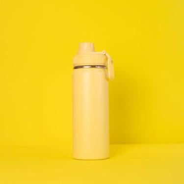 Imagem de Garrafa Térmica Amarela 570ml com Parede Dupla, Alça e Bico – Praticidade e Estilo no Dia a Dia