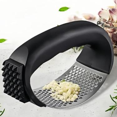 Imagem de Espremedor de alho de aço inoxidável ergonômico antiderrapante para purê de alho rápido, picar e esmagar para cozinhar, preparar refeições, preto