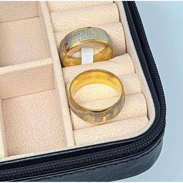 Imagem de Par de Aliança Anél Oração Pai Nosso em Português Aço Inox 316L Dourado + Estojo Veludo Caixa Porta Jóias Presente