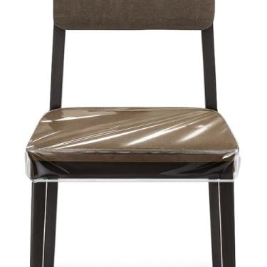 Imagem de Pacote com 4 capas de cadeira de jantar, capas de plástico transparente, protetor de assento de PVC, à prova d'água, resistente a arranhões, com alça de cinto ajustável, serve na maioria das cadeiras