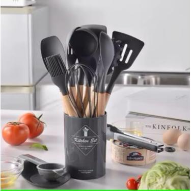 Imagem de Kit/Conjunto 12 Utensílios de Cozinha em Silicone e Cabo de Madeira com Suporte Design Ergonômico na Cor Preto