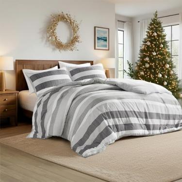 Imagem de Regency Heights Conjunto de edredom e fronha King listrado de 3 peças – Roupa de cama reversível de microfibra escovada macia para todas as estações, leve e respirável, lavável na máquina, preto/cinza