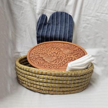 Imagem de Cesta para aquecer pão com pedra, cestas ovais para aquecer pão, forro e aquecedor de terracota inclui pedra e toalha de aquecimento, presente de aniversário de Ação de Graças para padeiros