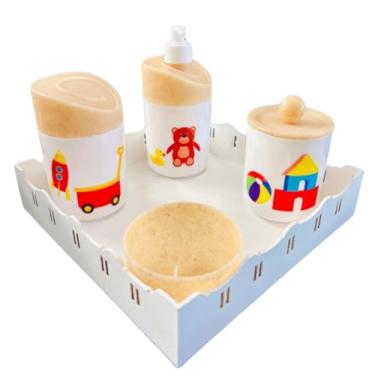 Imagem de Kit Higiene Baby Brinquedos Menino e Menina c/bandeja em MDF (Quadrada branca/madeira)