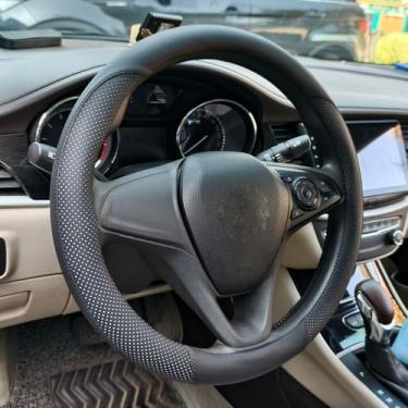Imagem de Capa de volante de couro perfurado respirável, pega universal para volante de carro de 38 cm, macia e confortável, respirável e antiderrapante, adequada para sedans, vans, SUVs (preto)