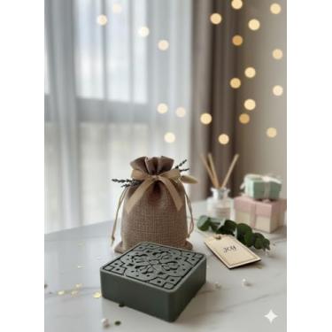 Imagem de Sabonete Facial de Argila Verde com extrato de Hamamélis e chá branco - beneficia peles oleosas e acneicas por suas ações adstringentes. 100 Gramas