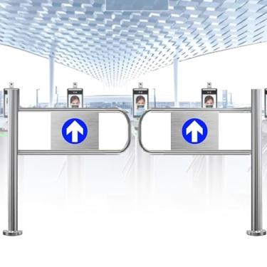 Imagem de Porta giratória dupla de fechamento automático para solução de passagem ampla de corredor industrial, de fábrica, supermercado