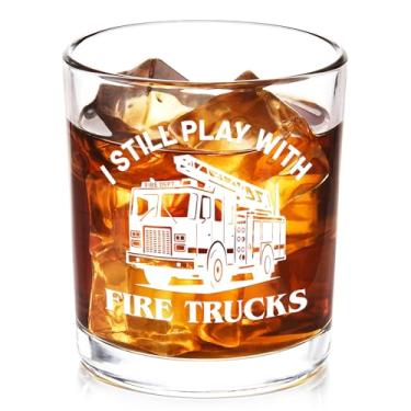Imagem de Futtumy Presentes de bombeiro para homens, I Still Play With Trucks Copo de uísque, Presentes de aposentadoria de bombeiro, presente engraçado de aniversário do dia dos pais e Natal para bombeiro