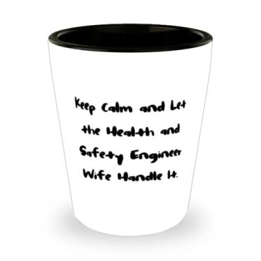 Imagem de Novos presentes para esposa, Keep Calm and Let the Health and Safety Engineer Wife Handle It, copo de shot chique para esposa do marido
