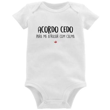 Imagem de Body Bebê Acordo cedo para me atrasar com calma - Foca na Moda, Branco