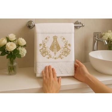 Imagem de Toalha de Rosto Algodão, Branca com lindo bordado de Nossa Senhora em Dourado e Renda