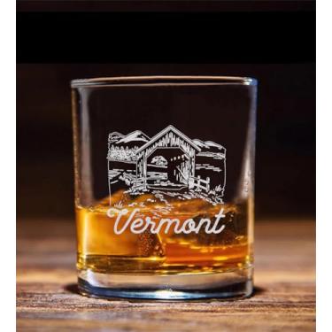 Imagem de ShelbyShops Copo de uísque gravado Vermont State - Presente de mudança para Vermont - Copo de uísque Vt State - Natal - Aniversário - Presente de feriado para família - Amigos