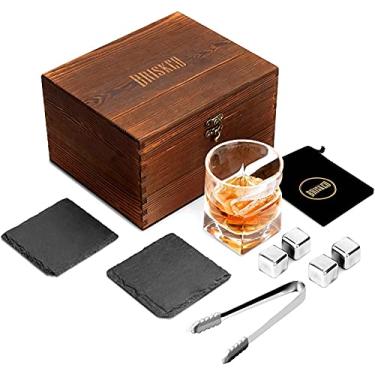 Imagem de Conjunto de presente de vidro de uísque com caixa de madeira, pedras de uísque e porta-copos de ardósia Presentes Bourbon e Scotch para homens, pai, marido, namorado.