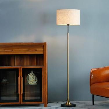 Imagem de Luminária de chão minimalista com cúpula de linho, ideal para leitura, canto ou sala de estar, com design moderno e aconchegante. Possui interruptor de pé.