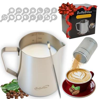 Imagem de BellaVitas Conjunto de jarra para espumar leite de 600 ml, copo de espumador de leite de aço inoxidável 304 com agitador de cacau, caneta latte art, estênceis, acessórios para máquina de café expresso