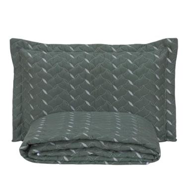 Imagem de Kit Cobre Leito Solteiro Bordado Heitor – Hipercal 400 Fios Toque Macio – Colcha 1,80x2,40m com Porta Travesseiro com Abas (Verde Militar)