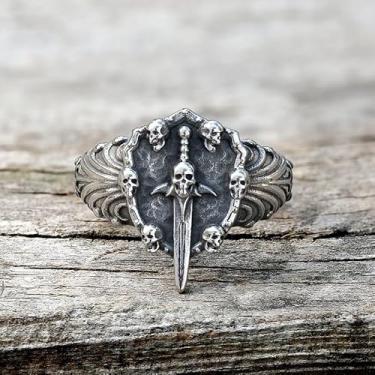 Imagem de Anel de caveira de aço inoxidável de espada vintage para homens e mulheres – Design gótico heróico com escudo de caveiras, joias duráveis e ousadas para estilo de declaração em tamanho 7-13, Aço