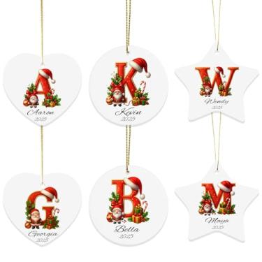 Imagem de Ornamentos de nome para árvore de Natal, enfeites de Natal personalizados 2025, ornamentos iniciais personalizados de lembrança de letra A-Z, decorações de árvore de Natal, etiquetas de nome de meia