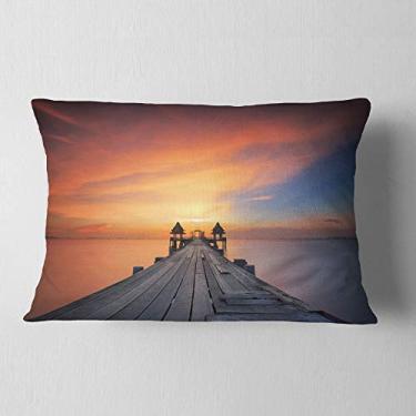 Imagem de Designart Lombar de madeira reta com ponte marítima para sala de estar, sofá, enchimento de almofada de alta qualidade + capa de almofada impressa em ambos os lados 30,5 x 50,8 cm