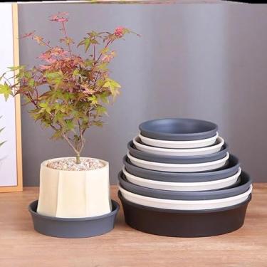 Imagem de Bandejas redondas essenciais de plástico para pires de plantas de 12 cm, apanhador de água conveniente para vasos de plantas, perfeito para ambientes internos e externos, prato de gotejamento de