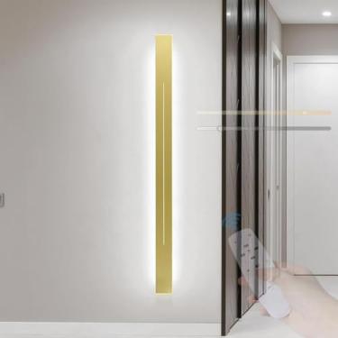 Imagem de GZZBMY LED apliques de parede com controlo remoto regulável candeeiros de parede modernos metal longa interior iluminação para quarto sala de estar corredor escadas 3000 K-6500K (dourado, 80 cm)