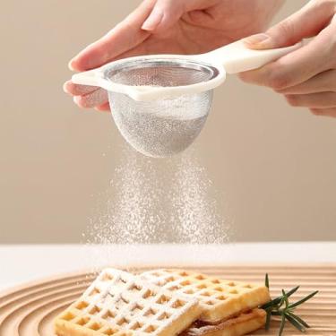 Imagem de Coador de malha fina com alça, peneira de cozinha portátil para enxaguar e peneirar, pequeno filtro redondo para macarrão, arroz, chá, café, branco