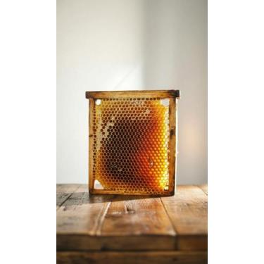 Imagem de Mel Puro em Favo 600g em Quadro de Madeira - Congratulations Store