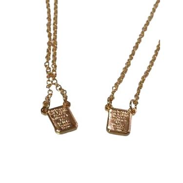 Imagem de Escapulário Masculino Mini Placas com Oração Pai Nosso, Banho de Ouro 18k, Pingente Religioso Dourado