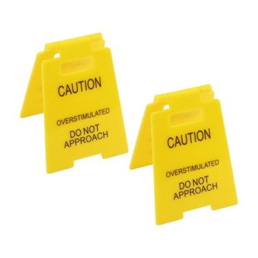 Imagem de 2 peças de placas de mesa superestimuladas de cuidado, decoração de mesa engraçada, decorações de escritório para o trabalho, mini placa de aviso de mesa engraçada positiva para presentes de decoração