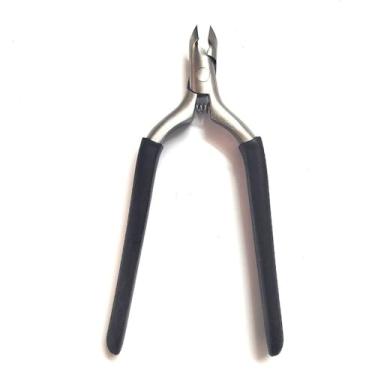 Imagem de Tesoura de cutícula de precisão – lâminas de aço inoxidável para cuidados com a pele – cabo ergonômico para aderência confortável – ideal para aparar cutículas